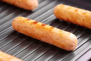 Paso a paso, cmo hacer salchichas de pollo y zanahoria en 3 simples pasos