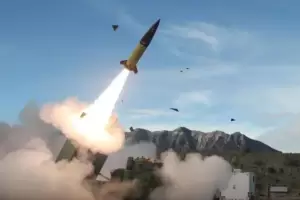 Ucrania lleva a cabo el mayor ataque contra objetivos militares en el interior de Rusia