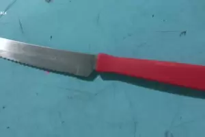 No los dejaron pasar a una pileta y amenazaron de muerte con un cuchillo