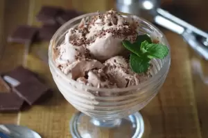 El paso a paso para hacer helado de chocolate para combatir el calor