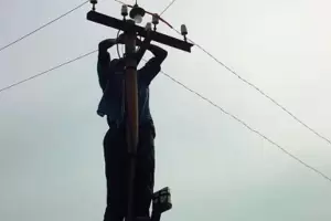 Detuvieron a dos personas por realizar conexiones clandestinas