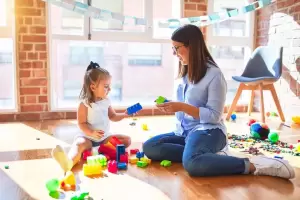 Cunto cobran las nieras y cuidadores de adultos en mayo de 2025?