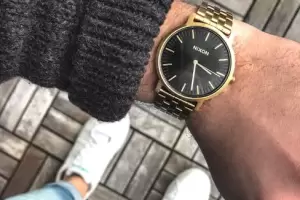 Qu significa que una persona siempre llegue tarde?