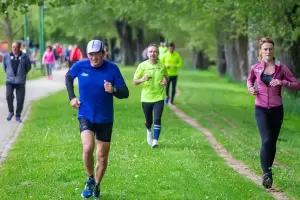 Cunto tiempo se recomienda caminar por da despus de los 60 aos