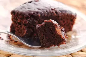 Con solo 2 ingredientes, prepar esta torta de chocolate saludable y esponjosa