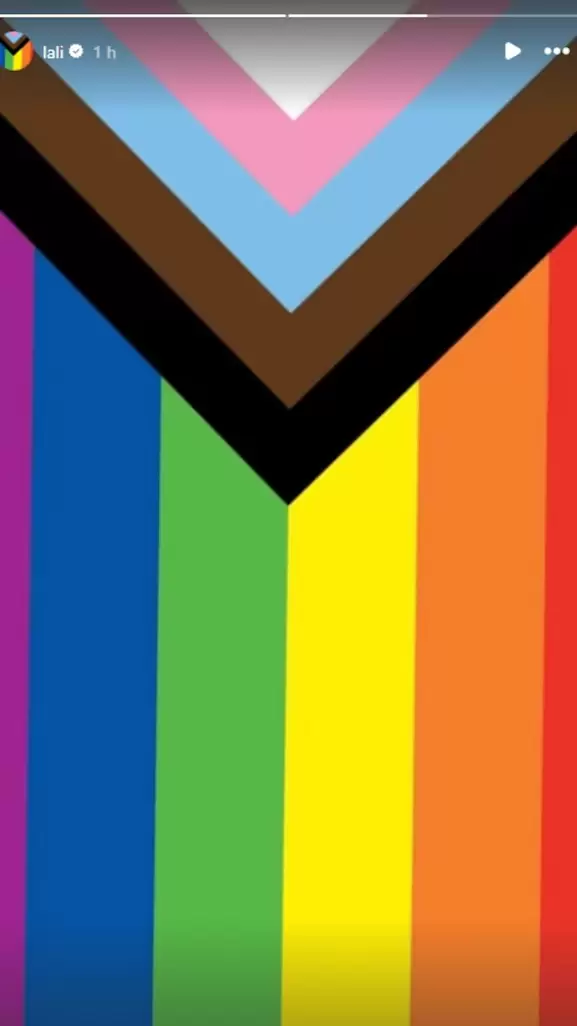 En su cuenta de Instagram, Lali Espósito publicó la bandera de la diversidad sexual y de género en sus stories, en el feed y también como imagen de pe