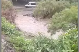 Fuerte crecida del Ro Los ngeles
