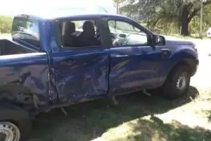 Tres personas resultaron heridas tras un violento choque en Capayn