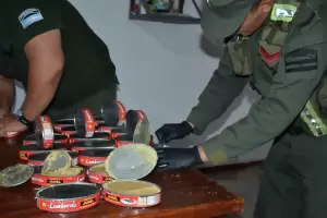 En latas de pescado intentaron ocultar 12 kilos de pasta base de cocana