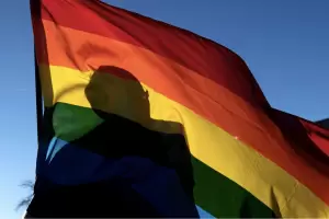La comunidad LGBTIQ+ se moviliza en una protesta masiva contra los discursos de odio