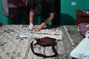 Secuestran drogas y armas tras varios allanamientos en Capital