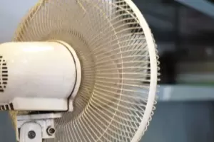 El increble truco para sacar la suciedad de tu ventilador en menos de dos minutos