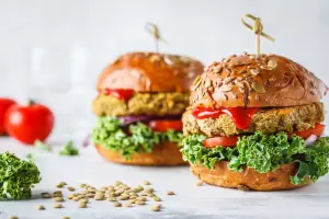 Ni de carne molida ni de pescado: la receta de hamburguesas veganas que te va a soprender