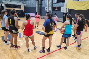 Montmartre juega en el Nido con regresos