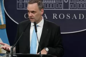 El Gobierno prohbe los tratamientos de cambio de gnero para menores y limita los traslados en las crceles