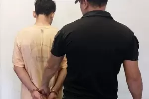 Arrestado por agredir a su madre y a su pareja embarazada