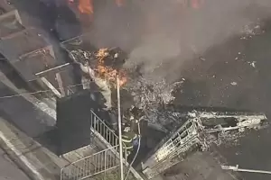 Una avioneta se estrell en una avenida y dej dos muertos y heridos