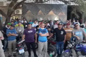 Los empleados autoconvocados se manifestaron contra el aumento anunciado