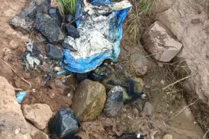 Contin�an limpiando las bocas de registro tras el robo de tapas en Valle Chico