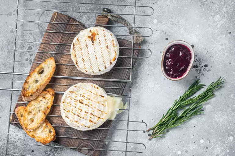 Camembert asado con arndanos