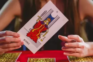 Tarot: Cul es tu fortuna para este martes 8 de abril de 2025?