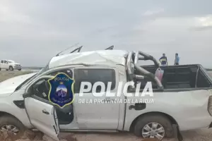 Catamarqueos resultaron heridos tras un vuelco en La Rioja