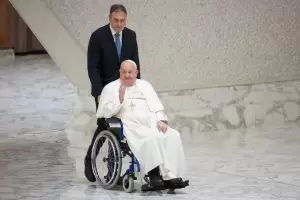Segn el Vaticano, el Papa pas una noche tranquila y sin fiebre
