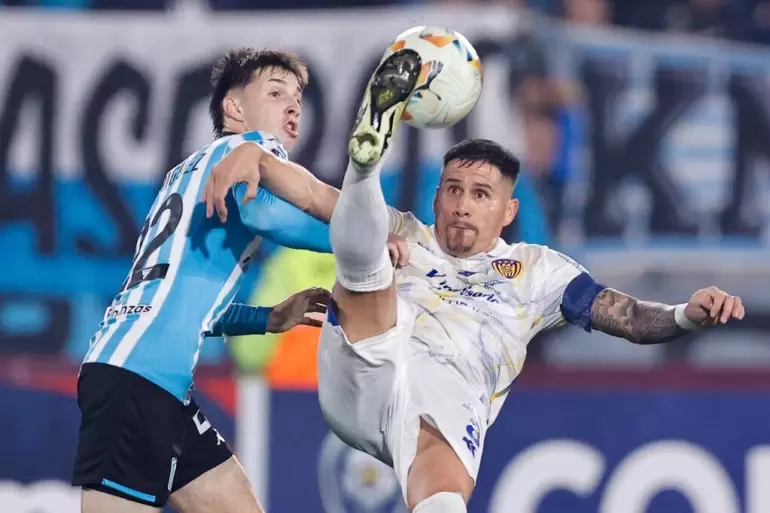 Baltasar Rodrguez, durante un partido contra Sportivo Luqueo en el estadio Ciudad de Lans. (Foto: EFE/ Juan Ignacio Roncoroni).