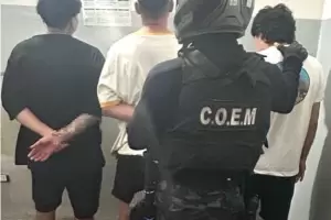 Se agarraron a las pias en pleno centro y terminaron detenidos