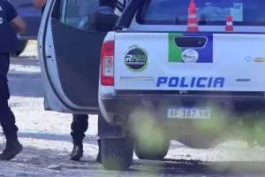 Encontraron un pie en un canal de riego