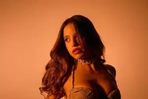 Emilia Mernes anunci� que deja la Argentina y explic� las razones