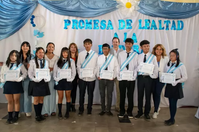 alumnos de periodo especial prometieron lealtad a la bandera1
