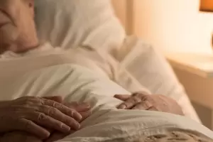 La psicologa revel los cinco principales arrepentimientos que tienen las personas antes de morir