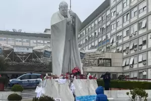 Francisco sigue con neumona pero pas otra noche "tranquila"