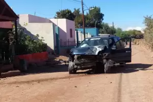 Conductor falleci tras chocar con su camioneta contra un poste