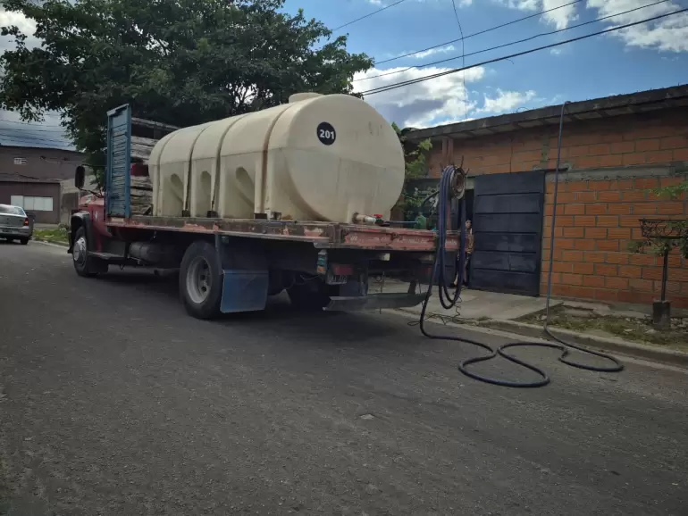 asistencia a los barrios afectados por la emergencia hdrica