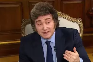 Milei sobre el pedido de coimas y el cruce con Manes: "son chimentos de peluquera"