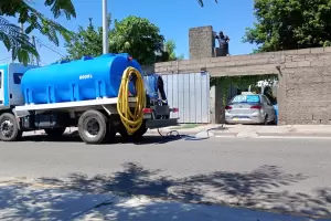 Continan los trabajos para restablecer el servicio de agua potable