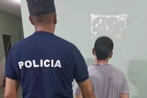 Caus daos en una vivienda y fue aprehendido