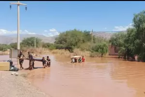 En Fiambal hay deseperacin por recuperar las pertenencias de la inundacin