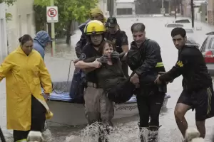 El gobierno bonaerense advirti� que "hay que reconstruir" la ciudad de Bah�a Blanca