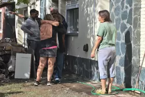 El temporal en Bah�a Blanca ya suma 15 muertos y crece el dolor