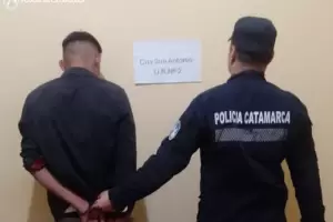 Arrestan a un sujeto por provocar daos en un bar