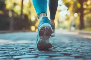 Esta es la forma de caminar que te hace perder grasa corporal, segn la ciencia
