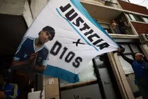 Mdicos declararon que no era urgente operar de la cabeza a Maradona
