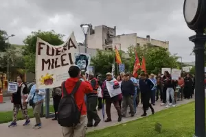Jubilados Autoconvocados marchan en Catamarca sin el apoyo de las hinchadas