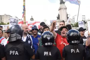 Violentos incidentes en la marcha de los jubilados en el Congreso