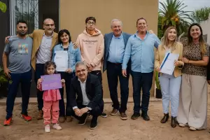 El Gobierno entreg nuevas viviendas en el Valle Central