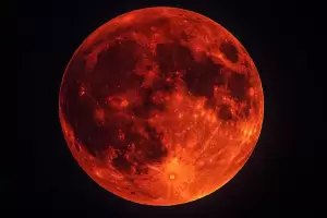 Eclipse lunar total esta noche: horarios en Argentina para la "Luna de sangre"
