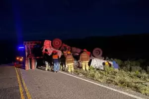 Volc un camin con cilindros de gas en Santa Mara